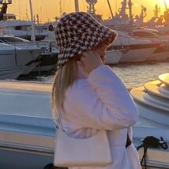 CHIC DOLLZ Houndstooth Bucket Hat -black - Picture 6 of 12